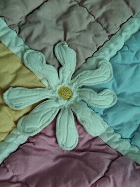 Wow Queen handmade cotton patchwork quilt featuring pastel-colored granny squar